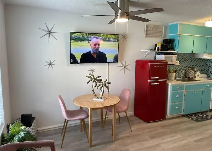 Apartment Getaway Steps Away From The Pool! Gulf Shores