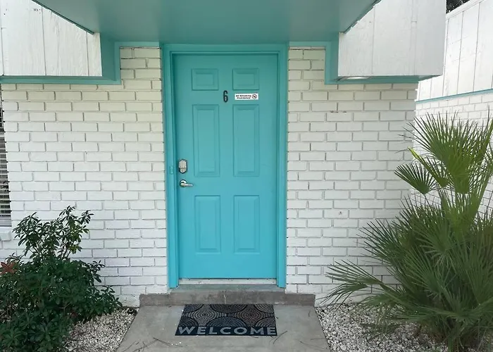 Getaway Steps Away From The Pool!