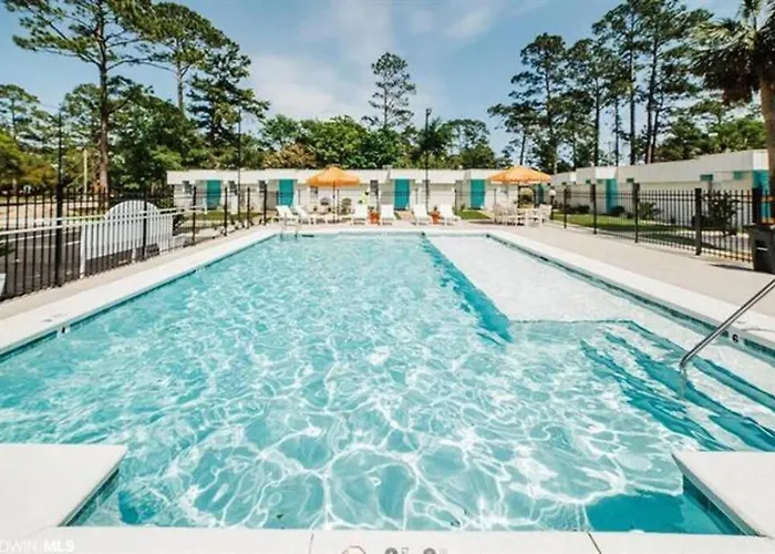 Getaway Steps Away From The Pool! * Gulf Shores