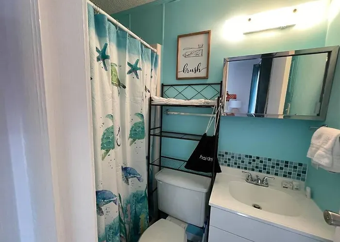 Getaway Steps Away From The Pool! Apartment *